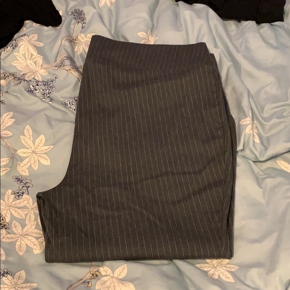 Gray Pinstripe pants - Picture 4 of 4